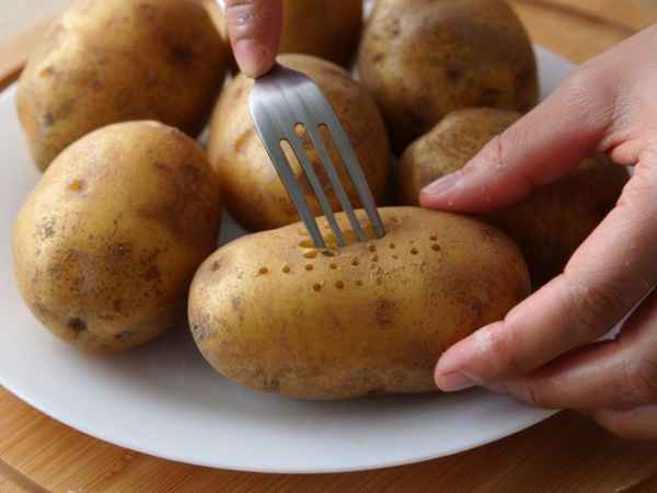 Do potatoes really need to be pricked before cooking? We investigated!