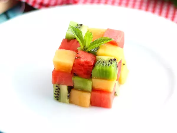 The creative fruit salad that will win your guests over in summer!