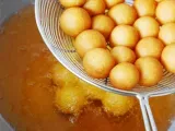 Recipe Khanom khai nok gata (deep-fried sweet potato balls)