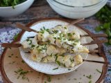 Recipe Marinated chicken skewers in yogurt lemon sauce