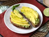 Recipe Avocado toast with mango and lime: a fresh, quick and flavorful recipe