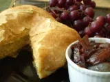 Recipe Vegan baked brie en croute (in puff pastry) with vegan red wine onion jam