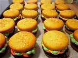 Recipe The Perfect BBQ Dessert: Cupcake Burgers!