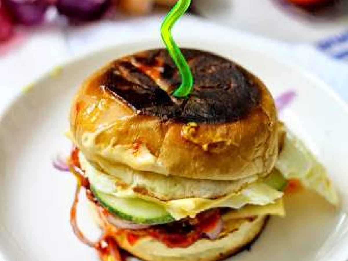 Egg banjo with onion pickle, Recipe Petitchef