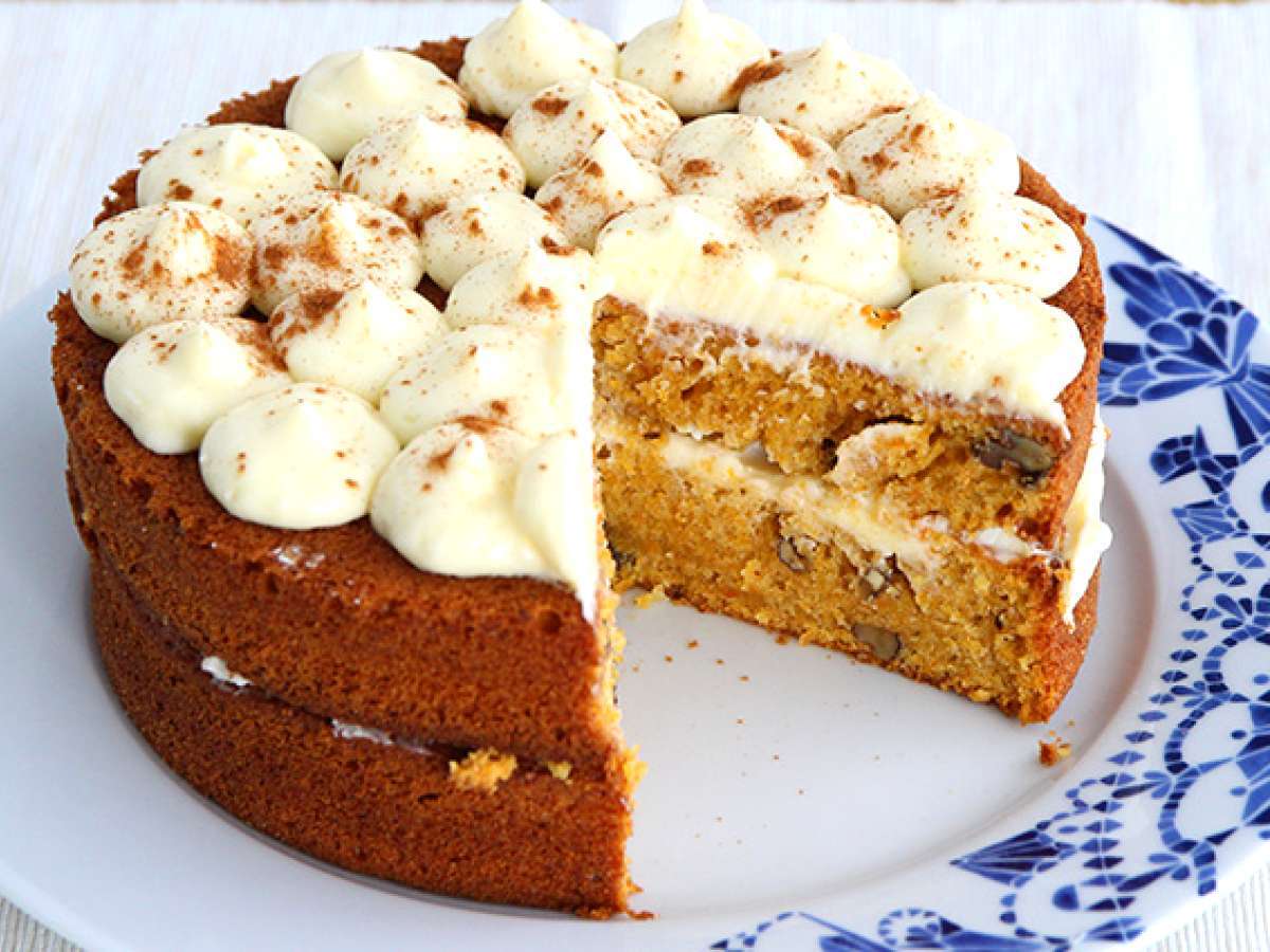 Carrot cake with nuts video recipe !, Recipe Petitchef