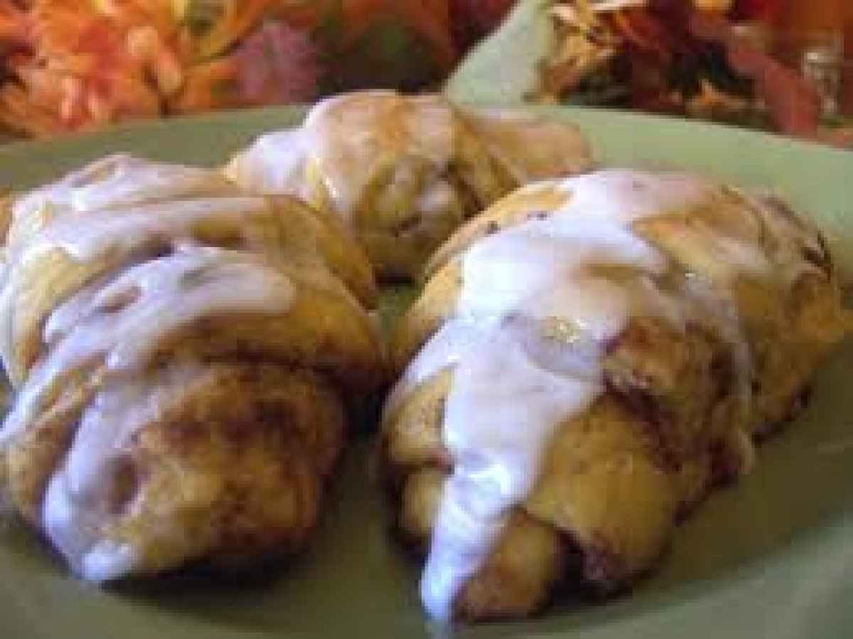Fast Apple Turnovers With Refrigerated Crescent Rolls Recipe Petitchef