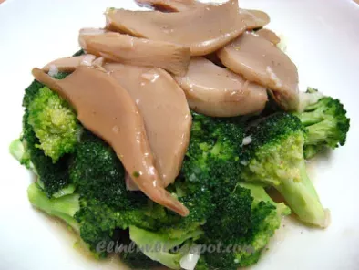 Recipe Stir-fry broccoli with ' abalone mushrooms '