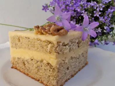 Recipe Banana cake with honey and cinnamon frosting