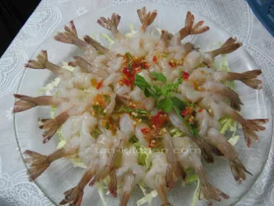 Recipe Goong chae nam pla (raw white prawns with spicy fish sauce).