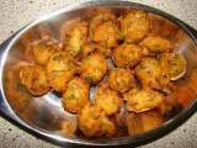 Moongdal Bhajia/Pakora (Moong Split Beans Fritters)