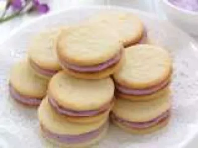 Lime Sugar Sandwich Cookies With Blueberry Cream Filling