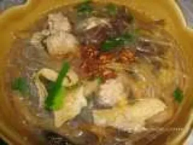 Vermicelli soup with Chinese ingredients (Kaeng jued woon-sen mou sub)