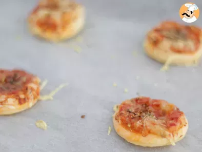 Recipe Simple mini pizzas - video recipe !