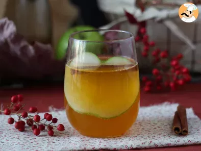 Recipe Pumpkin cider spritz, the spicy cocktail with pumpkin spice syrup!