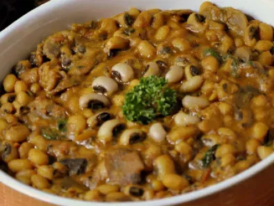 Recipe Lohbia aur khumbi (black eyed peas with mushrooms)