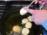 Zeppole (sweet ricotta fritters) - Preparation step 5