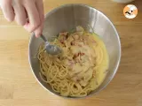 Pasta alla carbonara, the real recipe - Video recipe ! - Preparation step 4