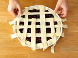 Cherry lattice pie - Preparation step 5