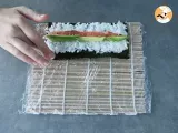 Smoked salmon and avocado sushi rolls - maki sushi - Preparation step 7