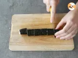 Smoked salmon and avocado sushi rolls - maki sushi - Preparation step 9