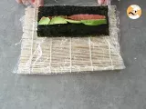 Smoked salmon and avocado sushi rolls - maki sushi - Preparation step 11