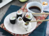 Smoked salmon and avocado sushi rolls - maki sushi - Preparation step 14