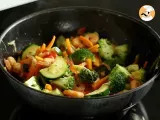 Vegetable and shrimps wok - Preparation step 4