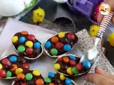 Chocolate Easter eggs stuffed with chocolate custard and topped with M&M's - Preparation step 5