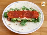Sandwich wrap with chorizo, avocado and tomatoes - Preparation step 3