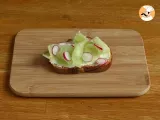 Cream cheese, cucumber and radish toasts - Preparation step 3