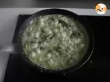 Chicken with a creamy spinach and mushroom sauce - Preparation step 1