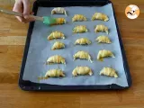 Mini croissants stuffed with ham, cheese and bechamel sauce - Preparation step 4