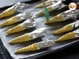 Carrot shaped croissant cones : a cute Easter appetizer with goat cheese and sun-dried tomatoes - Preparation step 4
