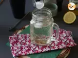 Spritz Hugo with elderflower syrup, a fresh and sweet cocktail - Preparation step 3