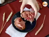 Tomato and Serrano ham toast - The perfect Spanish tapas - Preparation step 5