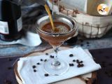 Espresso Martini, the perfect cocktail for coffee lovers - Preparation step 4