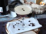 Espresso Martini, the perfect cocktail for coffee lovers - Preparation step 5