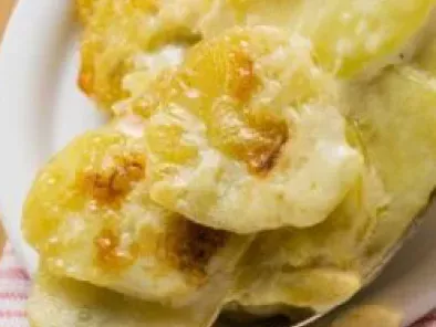 Au gratin style potatoes/ Gratin dauphinois
