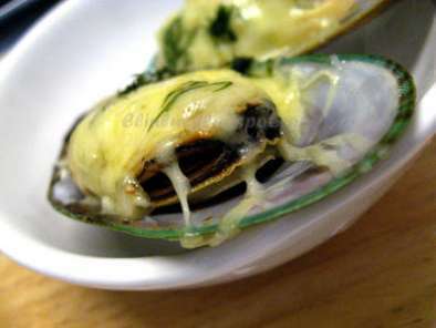 Baked NZ Mussels With Garlic, Cheese & Dills