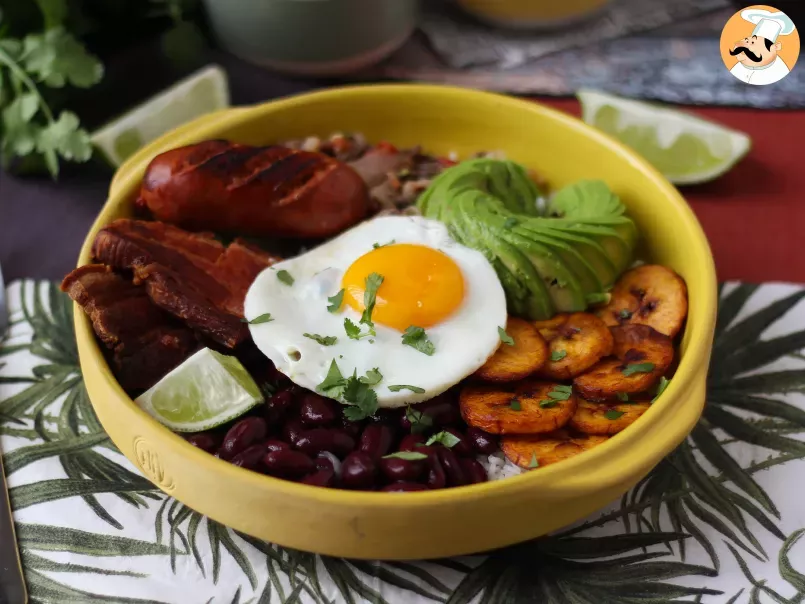 Bandeja Paisa, the Colombian dish full of flavors and tradition