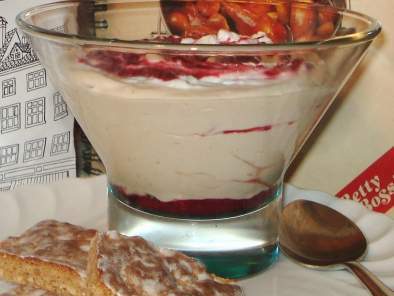 Basler Läckerli Mousse with Raspberry coulis