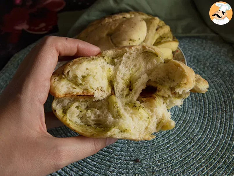 Braided breads stuffed with pesto - photo 3