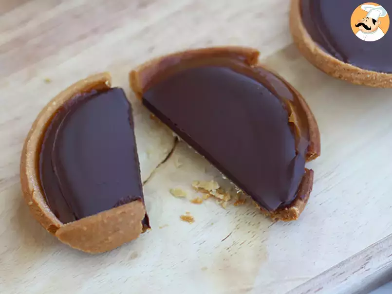 Caramel and chocolate mini tarts - photo 2
