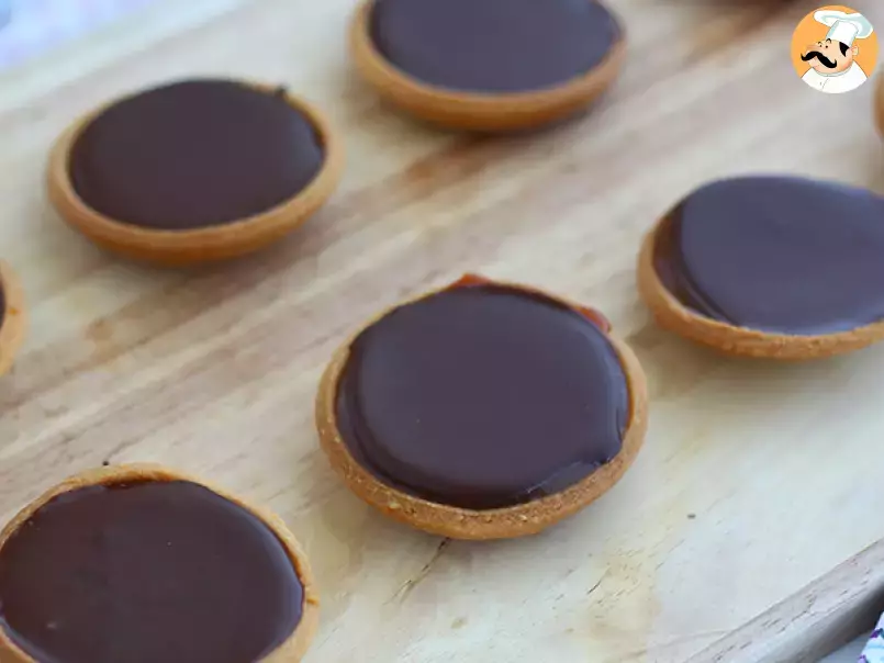 Caramel and chocolate mini tarts - photo 3