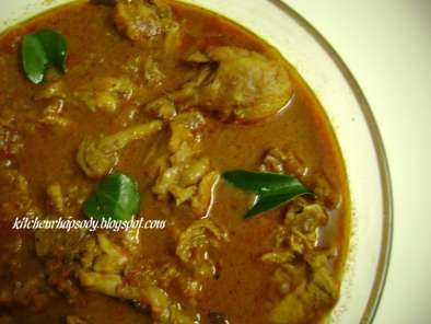 Chettinad varutha kozhi curry (Chettinad Chicken Curry)
