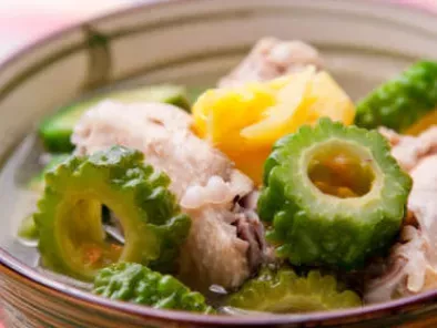 Chicken soup with bitter gourd and young pineapple