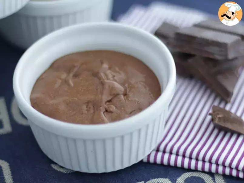 Chocolate mousse creamy and tasty - Video recipe !