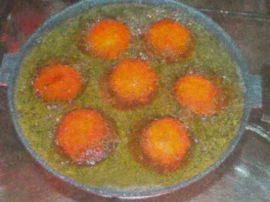 Coconut Boli, Karupatti Halwa, Kachayam & Tulasi Vadai - photo 3