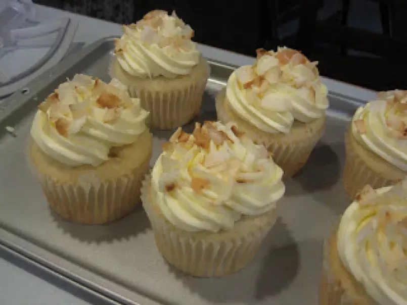Coconut cake and cupcakes with guava curd and vanilla buttercream - photo 2