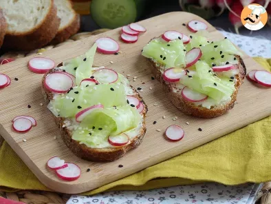 Cream cheese, cucumber and radish toasts - photo 3